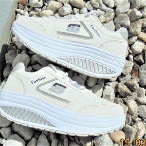 Sneakers Sketchers Shape Ups  size 5